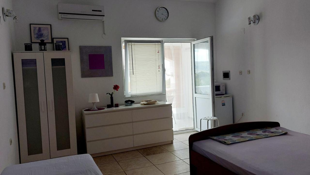 Arts Room Jasmina With Sea View Bikers And Pets Are Welcome Starigrad Paklenica Extérieur photo